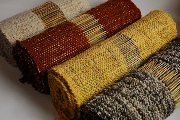 Caminos de mesa, 300 x 50 cm, lana teñida con tintes naturales y fibra vegetal de Manila.
